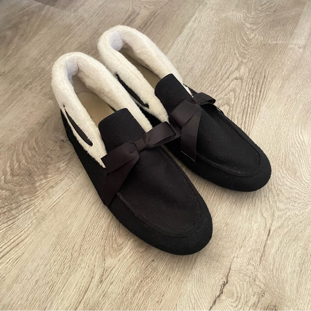 Vionic Black and Cream Women's Slippers